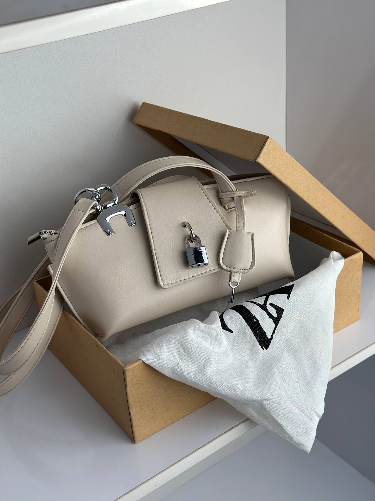 کیف زارا قفل دار
